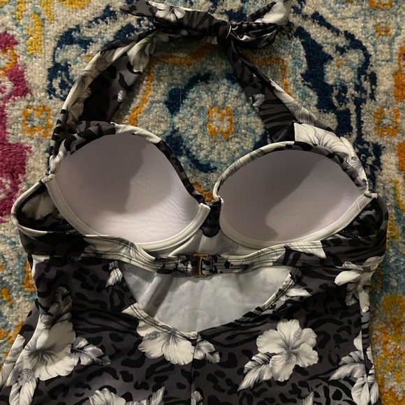 Jaclyn Smith Floral Sweetheart Neckline Animal Print Halter Tankini set - Picture 7 of 14